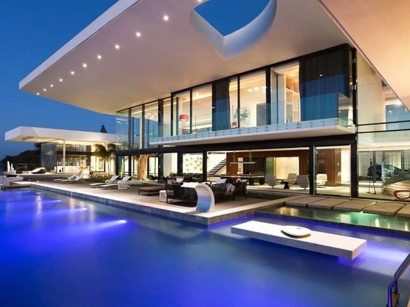 10 Largest and Expensive Celebrity Homes
