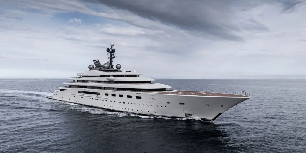 Dubai yacht is one of the world's largest yachtes